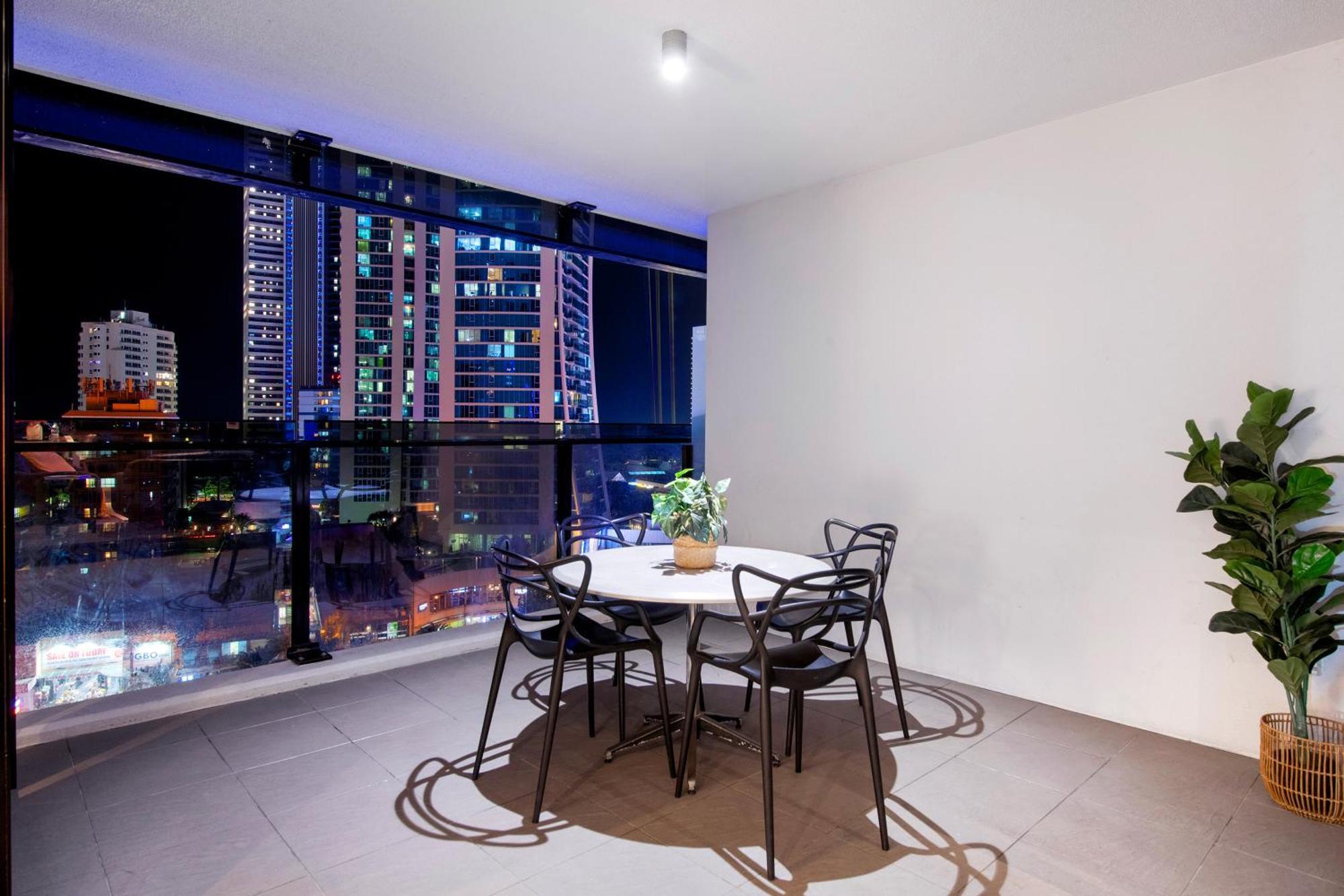 Circle On Cavill - Self Contained & Privately Managed Apartments - Wow Stay Gold Coast Exteriér fotografie