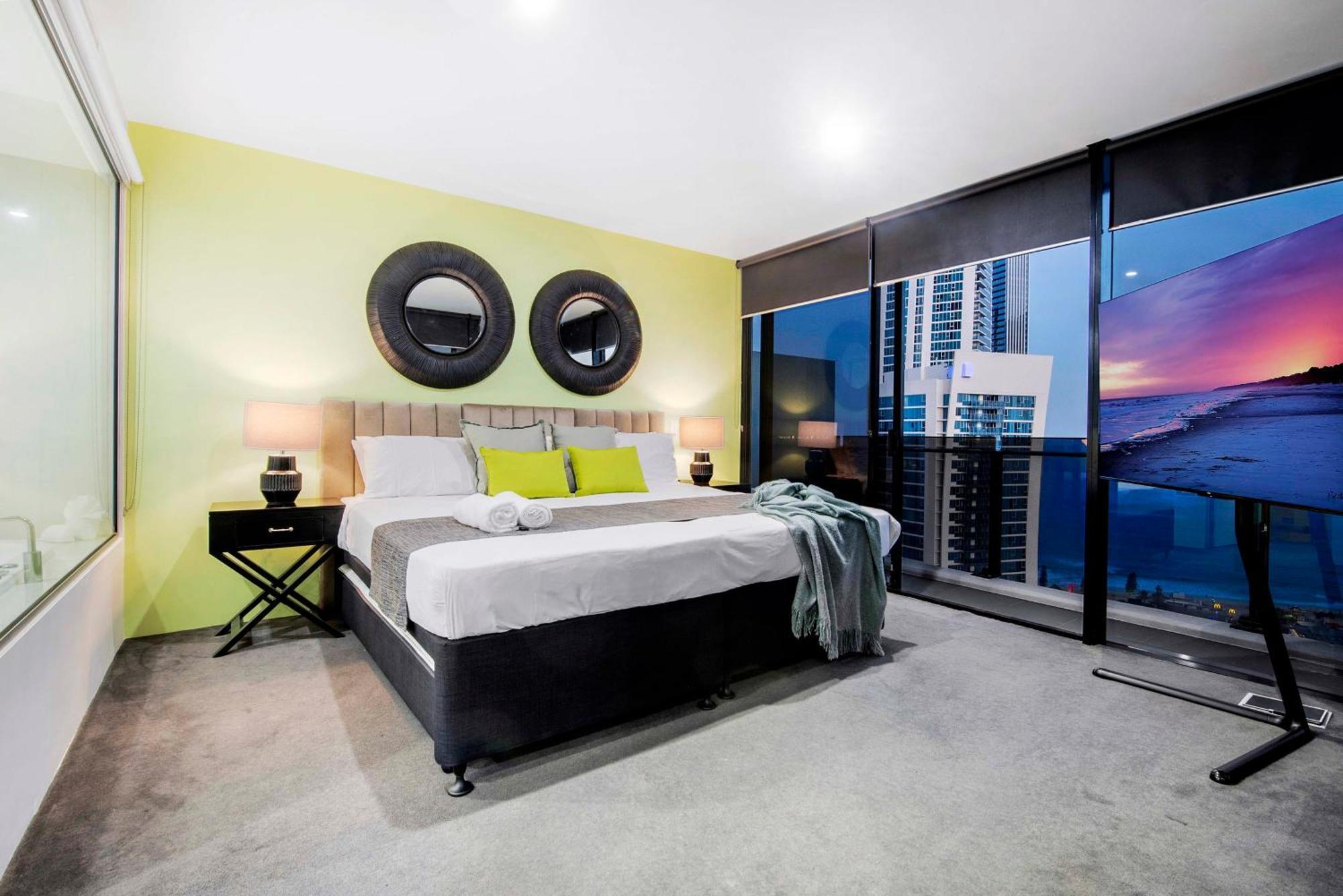 Circle On Cavill - Self Contained & Privately Managed Apartments - Wow Stay Gold Coast Exteriér fotografie
