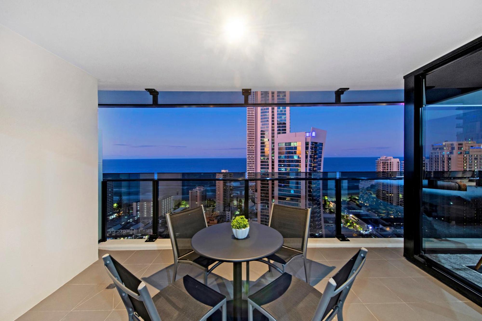Circle On Cavill - Self Contained & Privately Managed Apartments - Wow Stay Gold Coast Exteriér fotografie