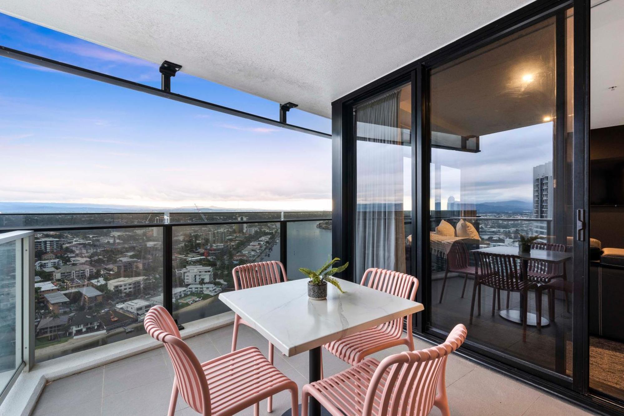 Circle On Cavill - Self Contained & Privately Managed Apartments - Wow Stay Gold Coast Exteriér fotografie